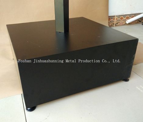 Giá trưng bày phụ kiện ô tô L700mm W700mm, Giá trưng bày mũ bảo hiểm có móc