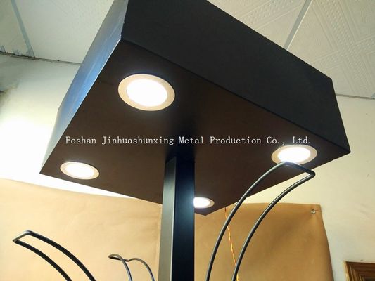 Giá trưng bày phụ kiện ô tô L700mm W700mm, Giá trưng bày mũ bảo hiểm có móc